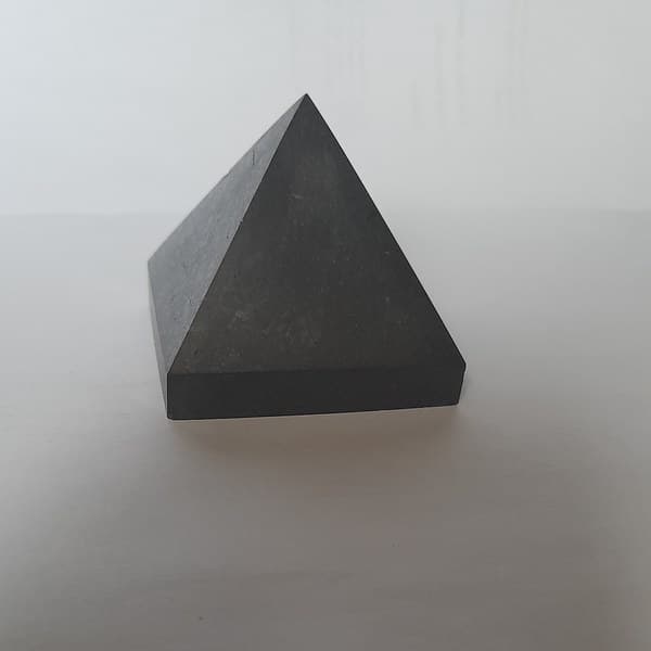 Pyramide Shungite Polie 5 cm